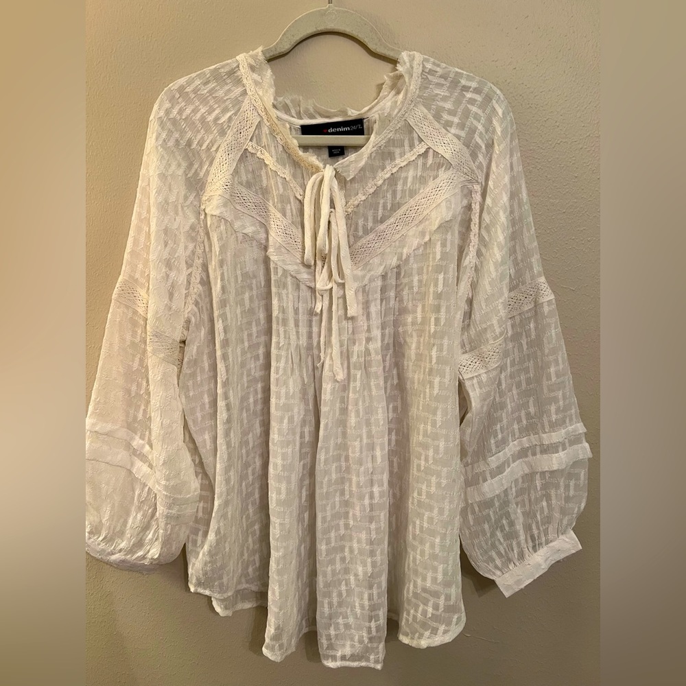 Denim 24/7 White Women’s Blouse Size 22W Long Sleeve Crochet Lace Trim